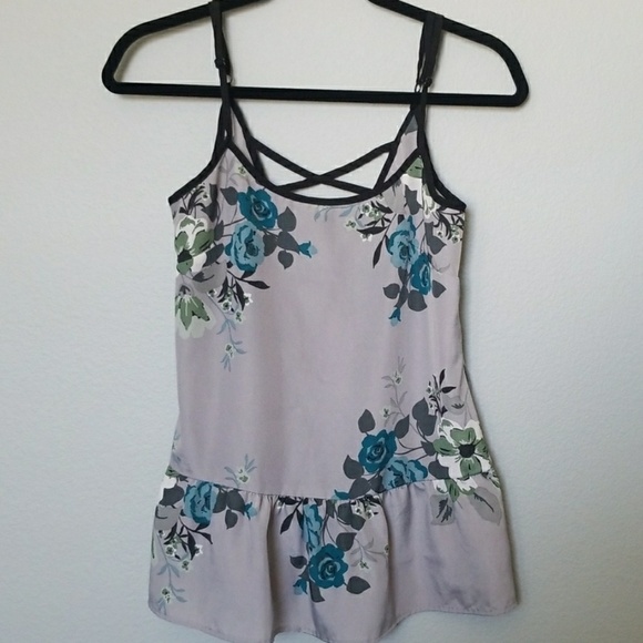 Full Tilt Girly Spring Summer Floral Peplum Tank Size Small - Picture 1 of 6